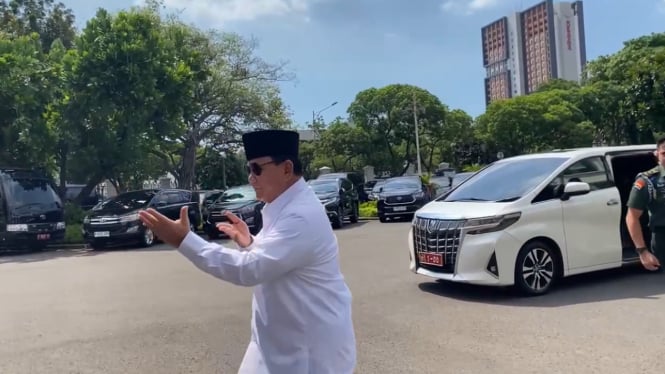 Prabowo Subianto Pulih Pascaoperasi Lakukan Lari Kecil